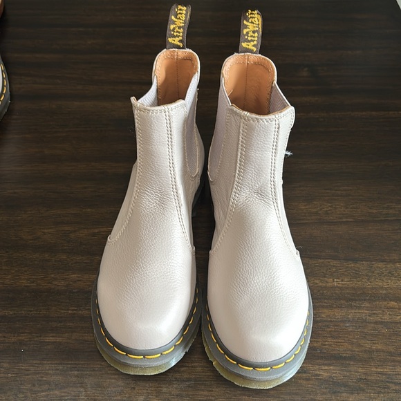 Dr. Martens 2976 Chelsea Boots - Picture 6 of 10